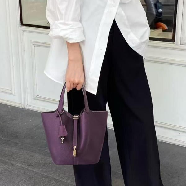 Kate | Elegant Pebbled Lock Tote