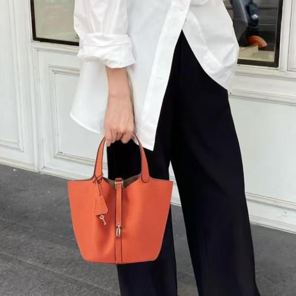 Kate | Elegant Pebbled Lock Tote